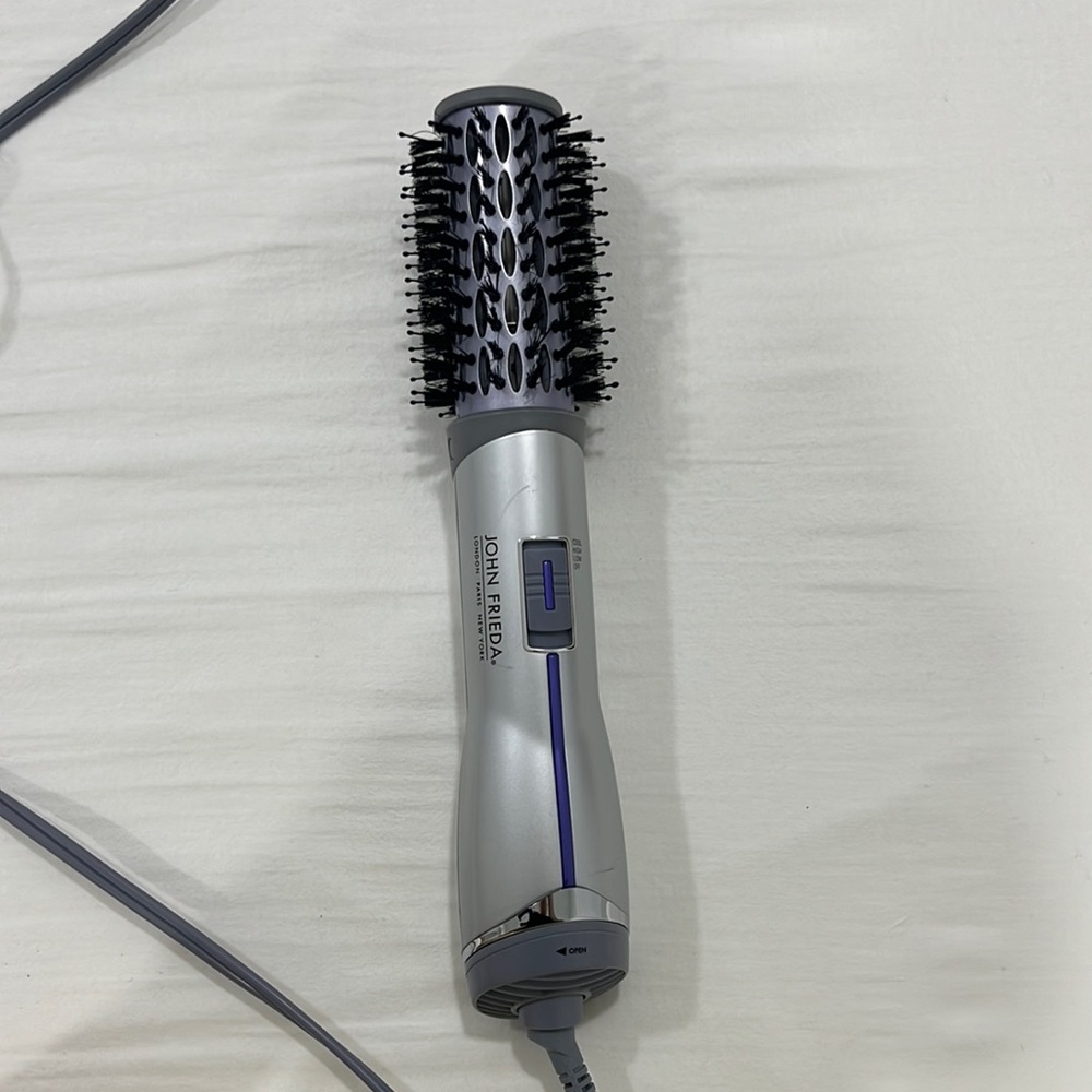 John Frieda Salon Shape 1 1/2 Inch Hot Air Brush Styler